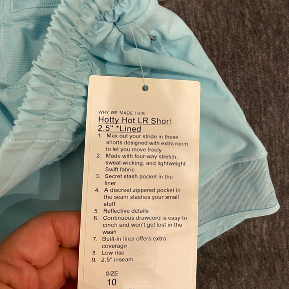NWT Lululemon Hotty Hot LR Short 2.5" *Lined - Picture 16 of 16